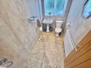 Shower room- click for photo gallery